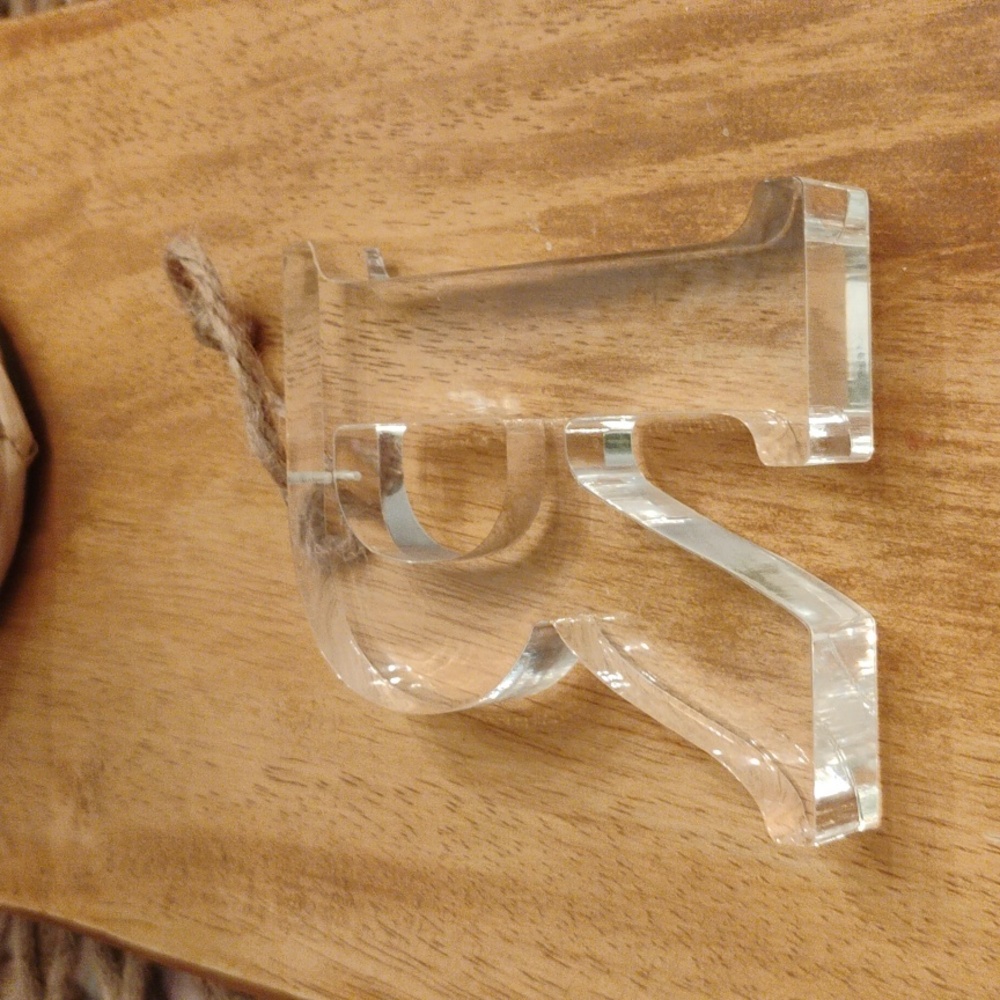 Acrylic R Decoration - Picture 2 of 2